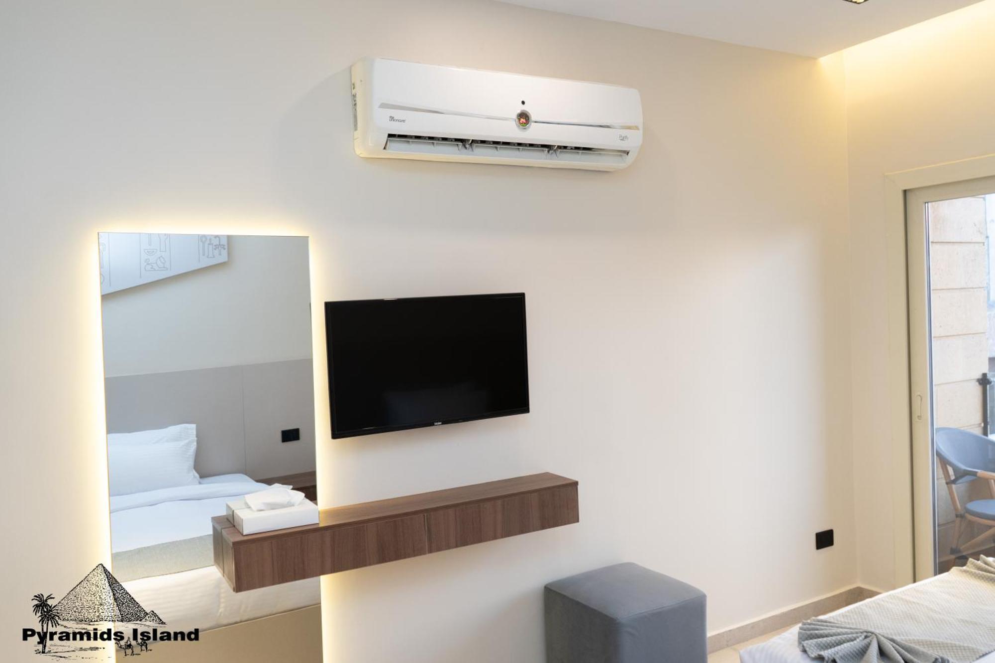 Pyramids Island Bed & Breakfast Kafrat al Jabal Exterior photo